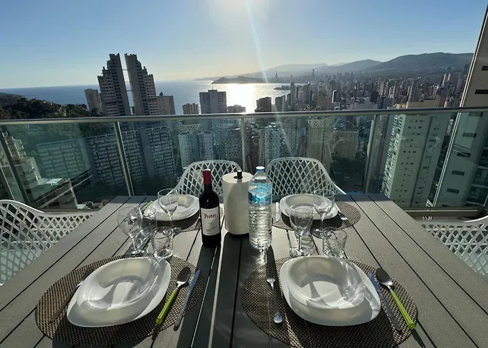 Highrise Apartment With Stunning Views From Private Balcony 85