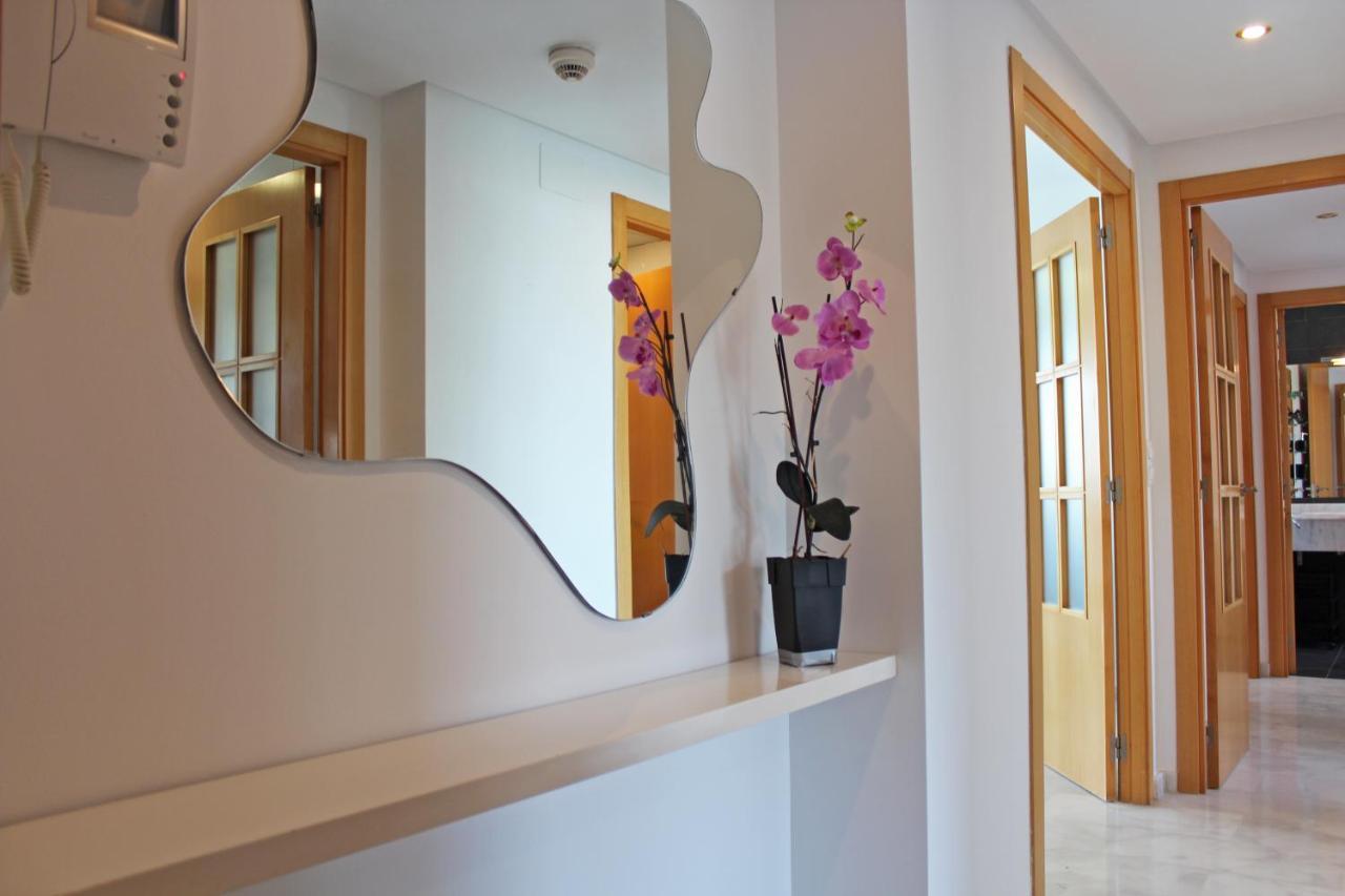 Apartment Highrise With Stunning Views From Private Balcony 85 *