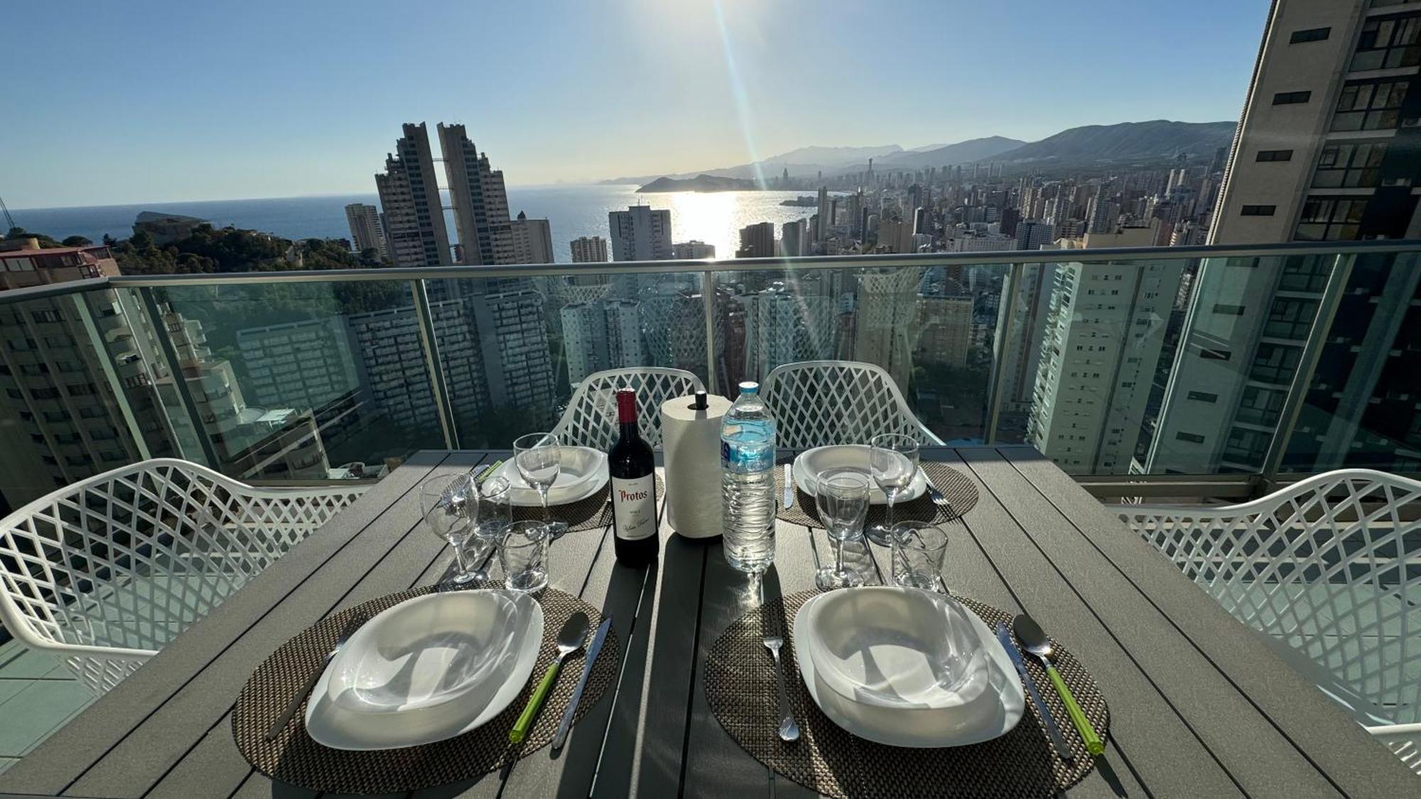 Highrise With Stunning Views From Private Balcony 85