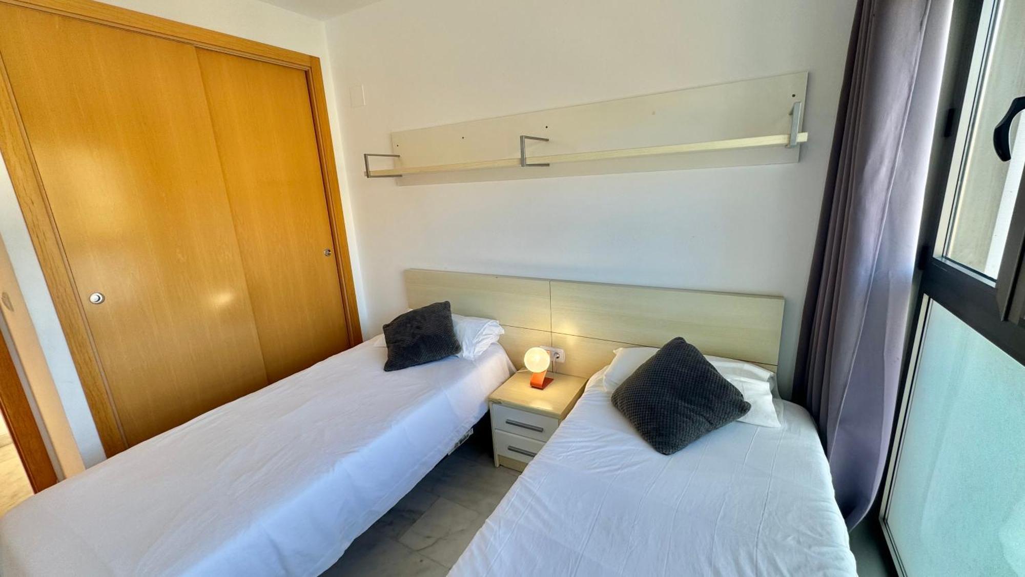 Highrise With Stunning Views From Private Balcony 85 Apartamento
